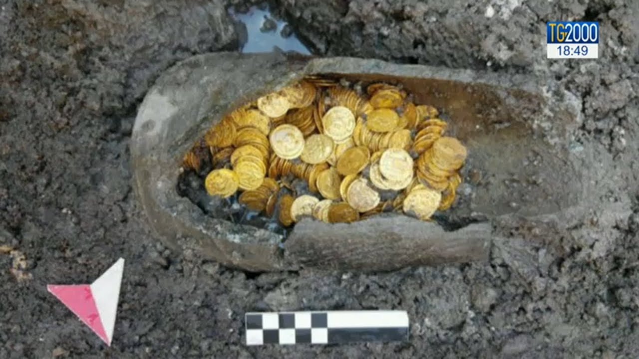 Como: centinaia monete antiche ritrovate in un vaso