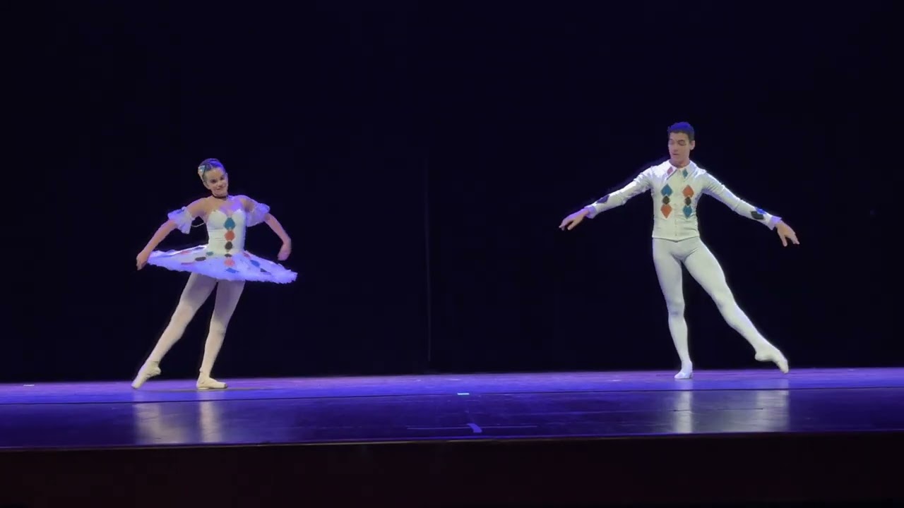 Giulia Domingues. Murilo miron.  Ballet Adriana Assaf. Harlequinade. Pdd