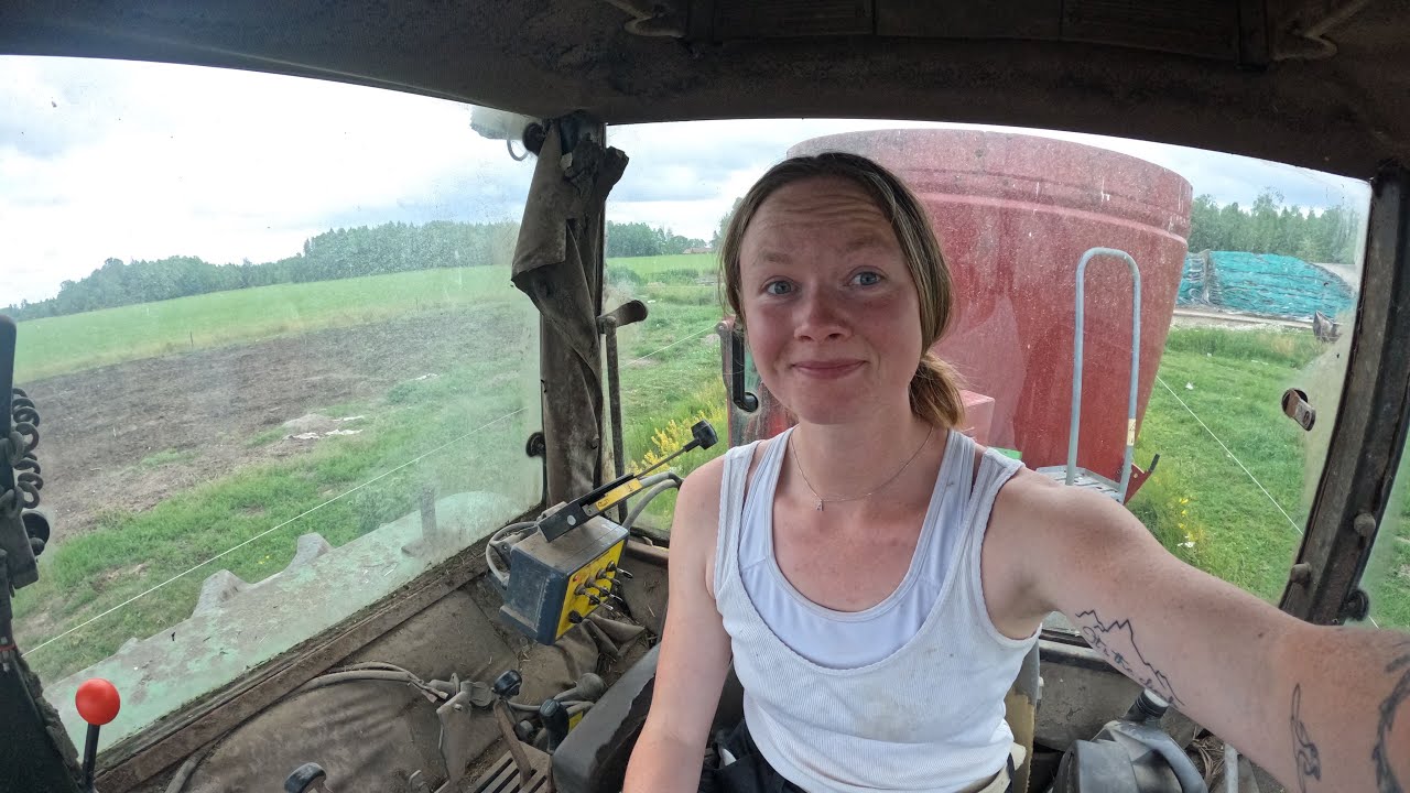 Ensam på gården och blandar foder själv 😳 Vlogg 135