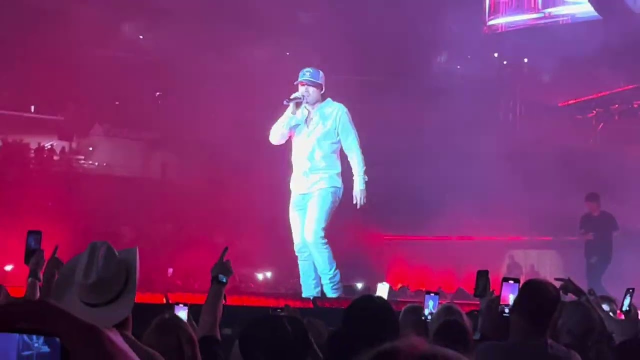 Heartless- Morgan Wallen - Live - US Bank Stadium - Minnesota