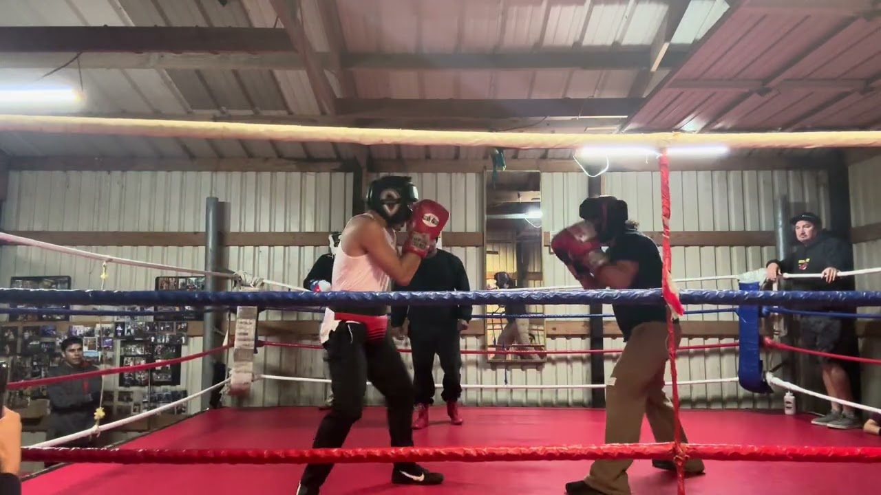 Sparring Brazoria at Angleton boxing gym: Barac vs Mayan- Round 1. 1/13/26