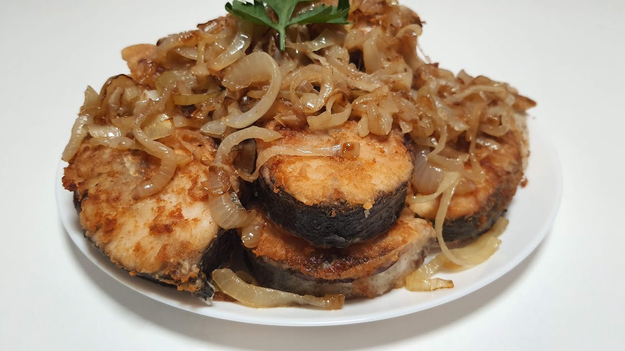 Жареный ТОЛСТОЛОБИК. Весь секрет в ЛУКЕ, чем его больше тем вкуснее)