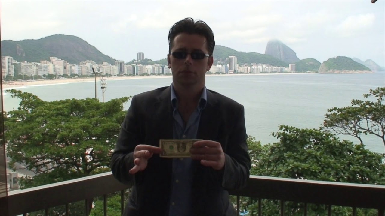 Chris Dugdale Rio - 5 second magic trick - Mugger-proof cash!