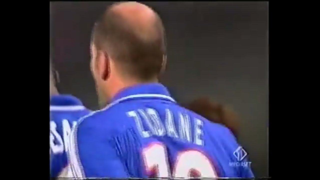 Zinedine Zidane vs FIFA World Stars 2000