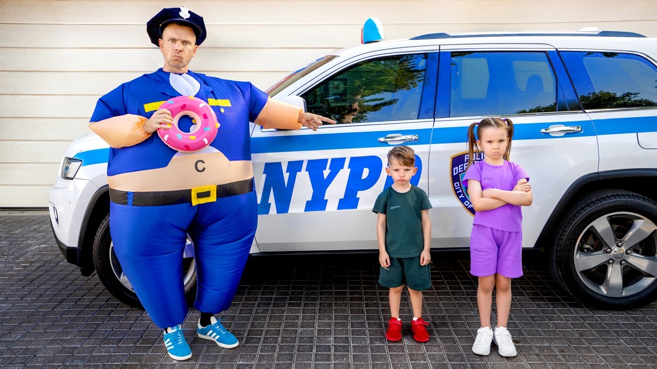 A police officer is teaching kids the rules of the road! stories for kids about cars