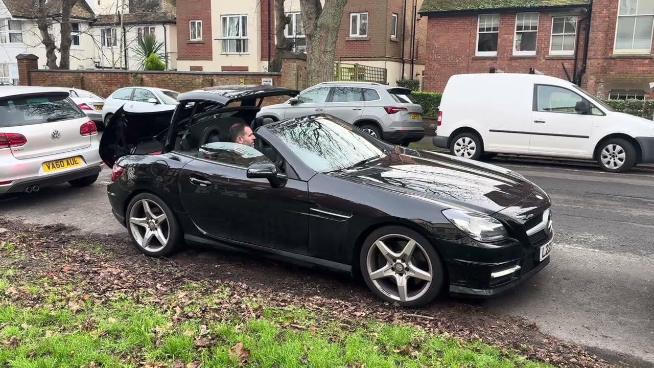 Mercedes SLK 350 for sale - operating roof