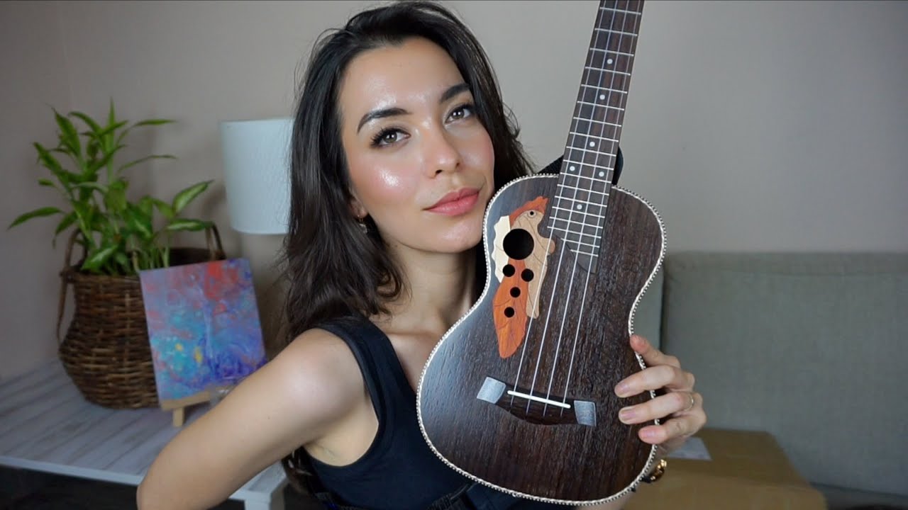 SEXY AMAZON UKULELE UNBOXING