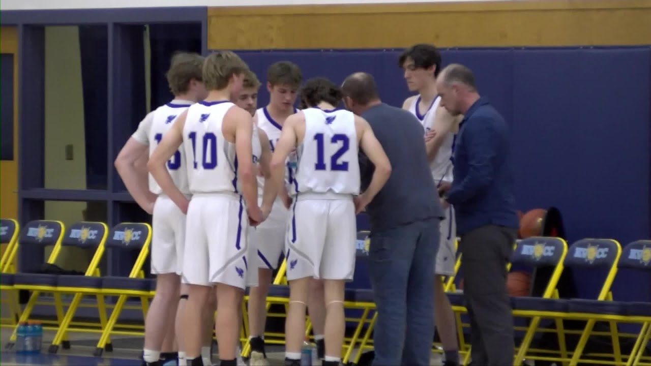 Forest Hills boys escape with win over Islesboro