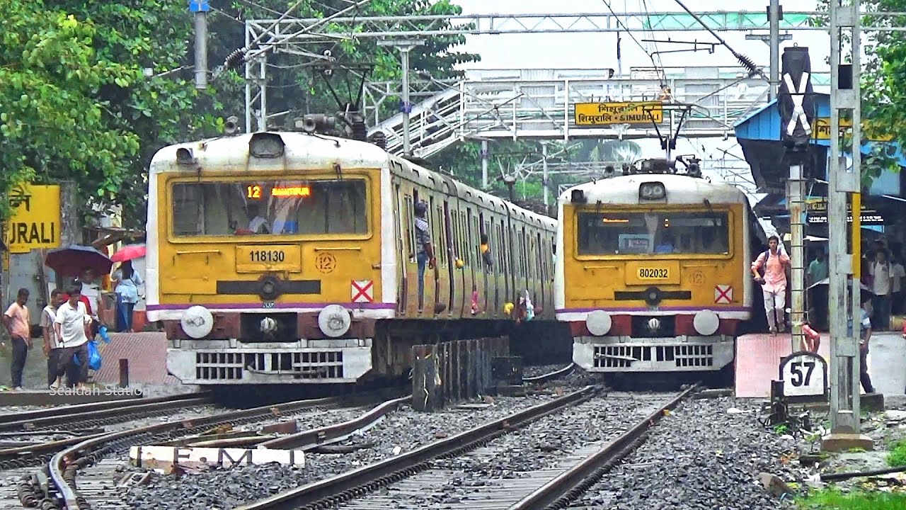 Sealdah - Santipur local & Krishnanagar - Sealdah Local crossing at Simurali Railway Station