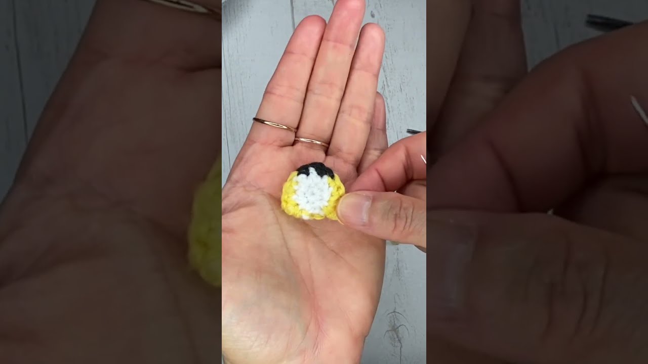 Ухо леопарда из набора для вязания крючком Action Crochet Kit
