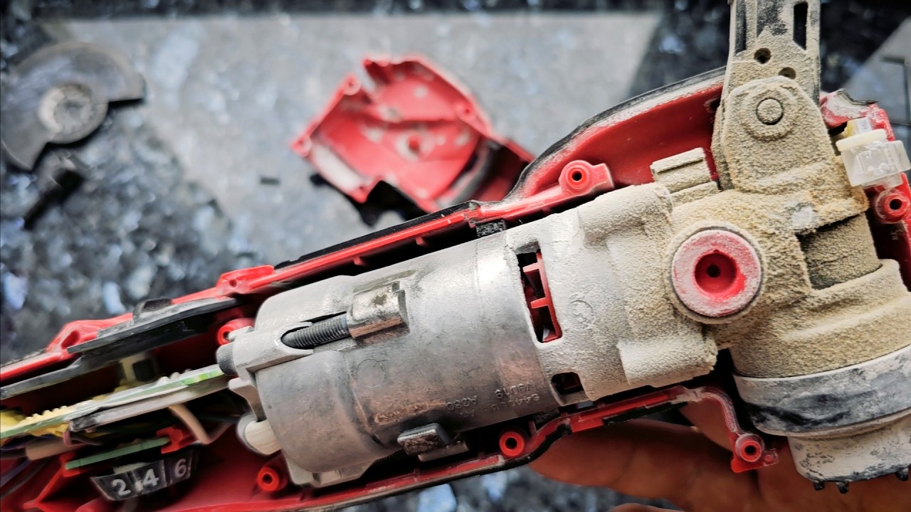 Мультирезак Milwaukee 2836-20 спустя три года эксплуатации.