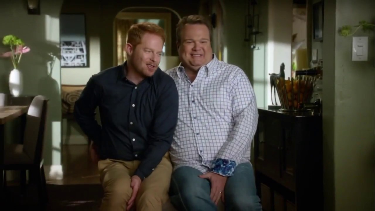 Modern Family - Mitch & Cam's long honeymoon (s6e1)