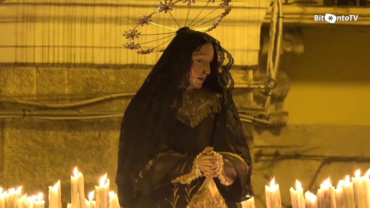 Il canto della "Desolata" al passaggio della Processione di Gala da San Francesco d'Assisi