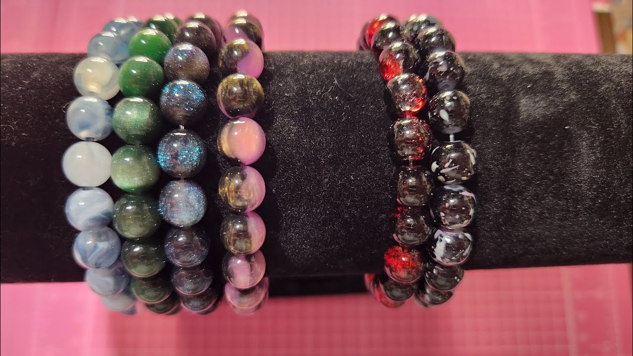 Let's make bracelets with a beading kit I got for Christmas. These are Beautiful 😍 