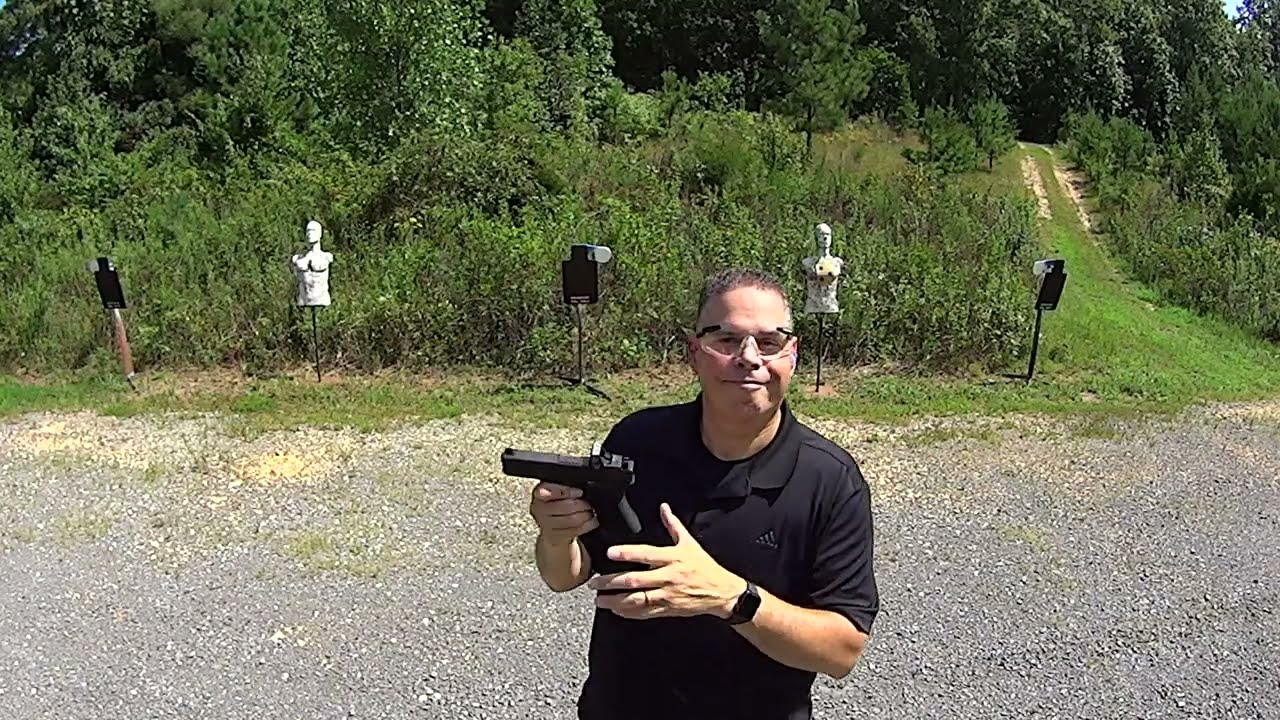Познакомьтесь с пистолетом Glock 17 моей жены, оснащенным коллиматорным прицелом RMR04.
