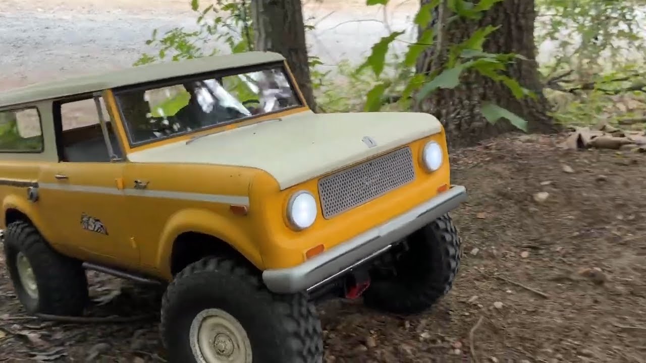 SCX6 International Scouts Custom Painted Honcho