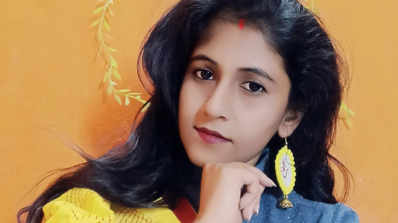 আজকে হলুদ শাড়ি পড়ে এলাম রিকোয়েস্ট রাখলাম