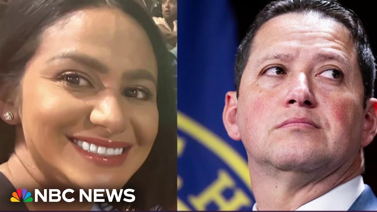 Texas Congressman faces new calls to resign after texts revealed
