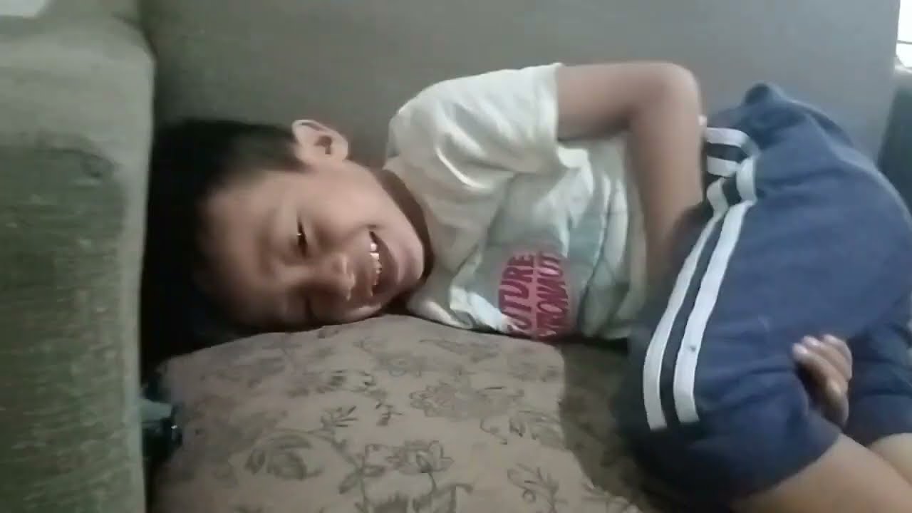 Nahyan baru bangun tidur lagi guyss