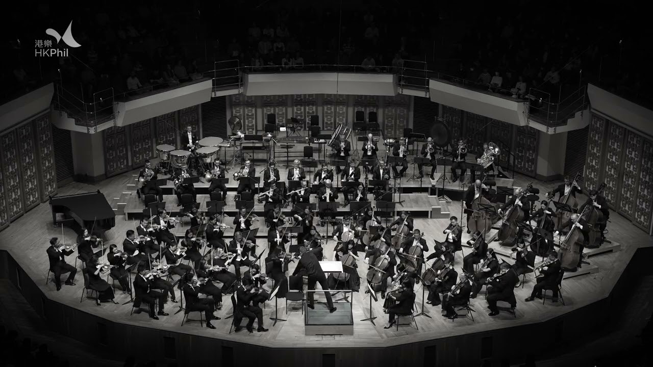 香港管弦乐团音乐会前悼念大埔火灾罹难者