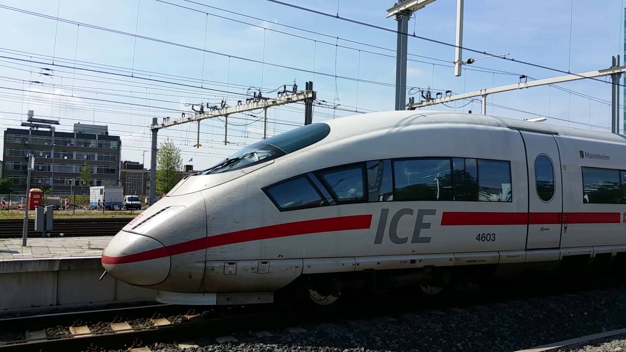 Dubbel stel ICE-3 te Arnhem Centraal