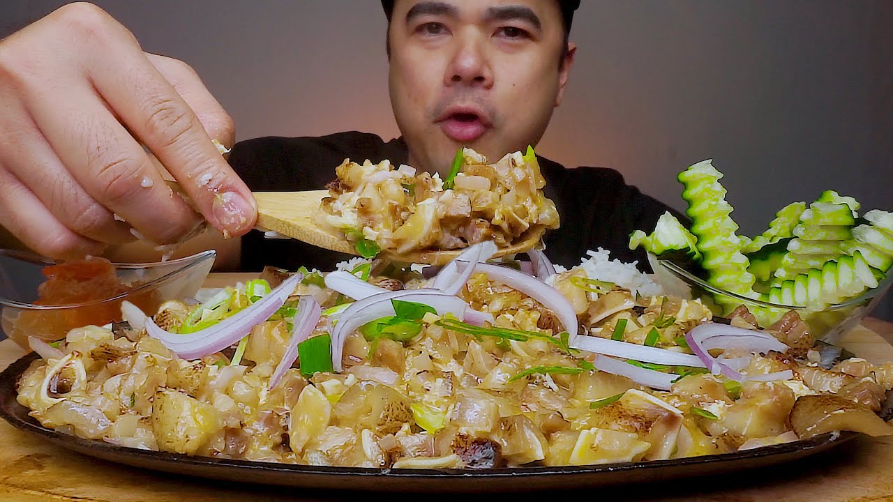 SIZZLING PORK SISIG | MUKBANG ASMR | ALFIE EATS