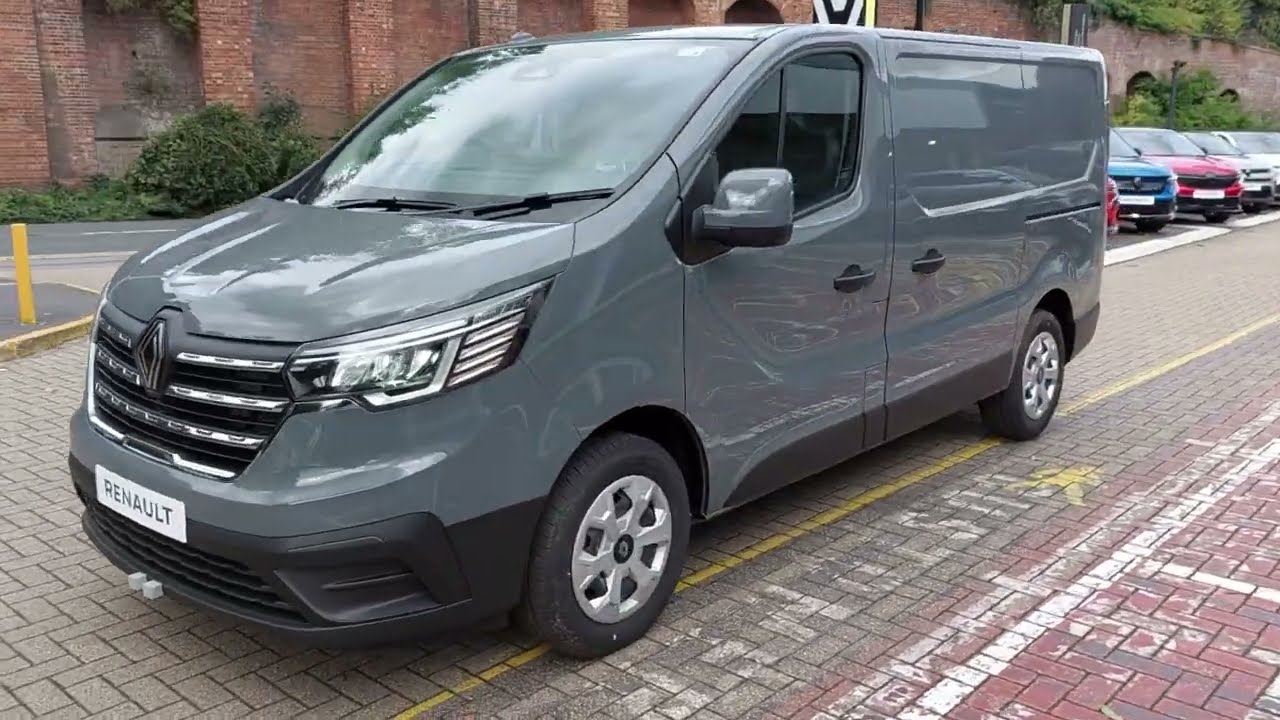 BRAND NEW RENAULT TRAFIC SL30 DCi 130PS Advance Panel Van MY24 in Urban Grey @ Renault Croydon