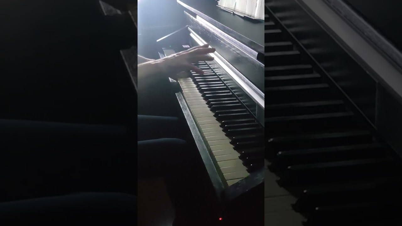 Por debajo de la mesa (bolero). Versión piano solo