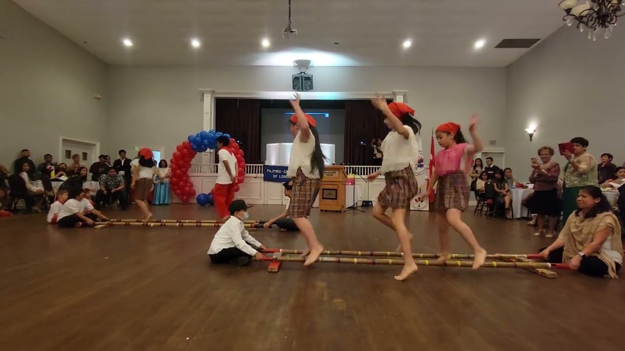 Filipino Canadian kids dancing Tinikling. Wow! 🤩