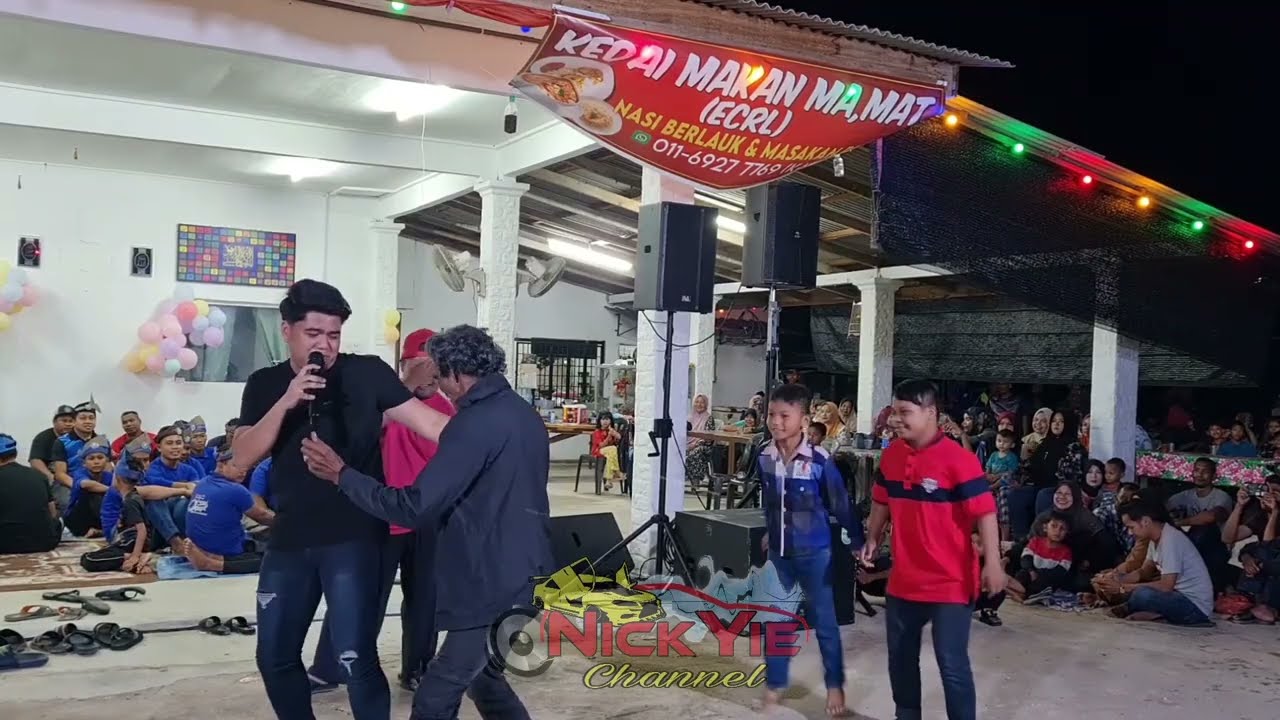 Irfan Mutiara Biru Jemput Peminat Menari Semasa Nyanyikan Lagu Kasih Ku Dibuang Di Kg Cherang Tuli