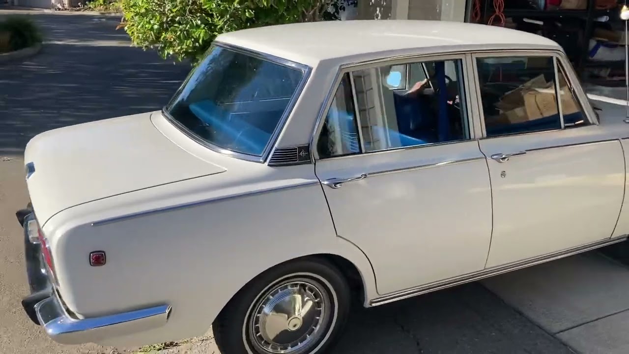 1970 Toyota Corona Cold Start and Drive
