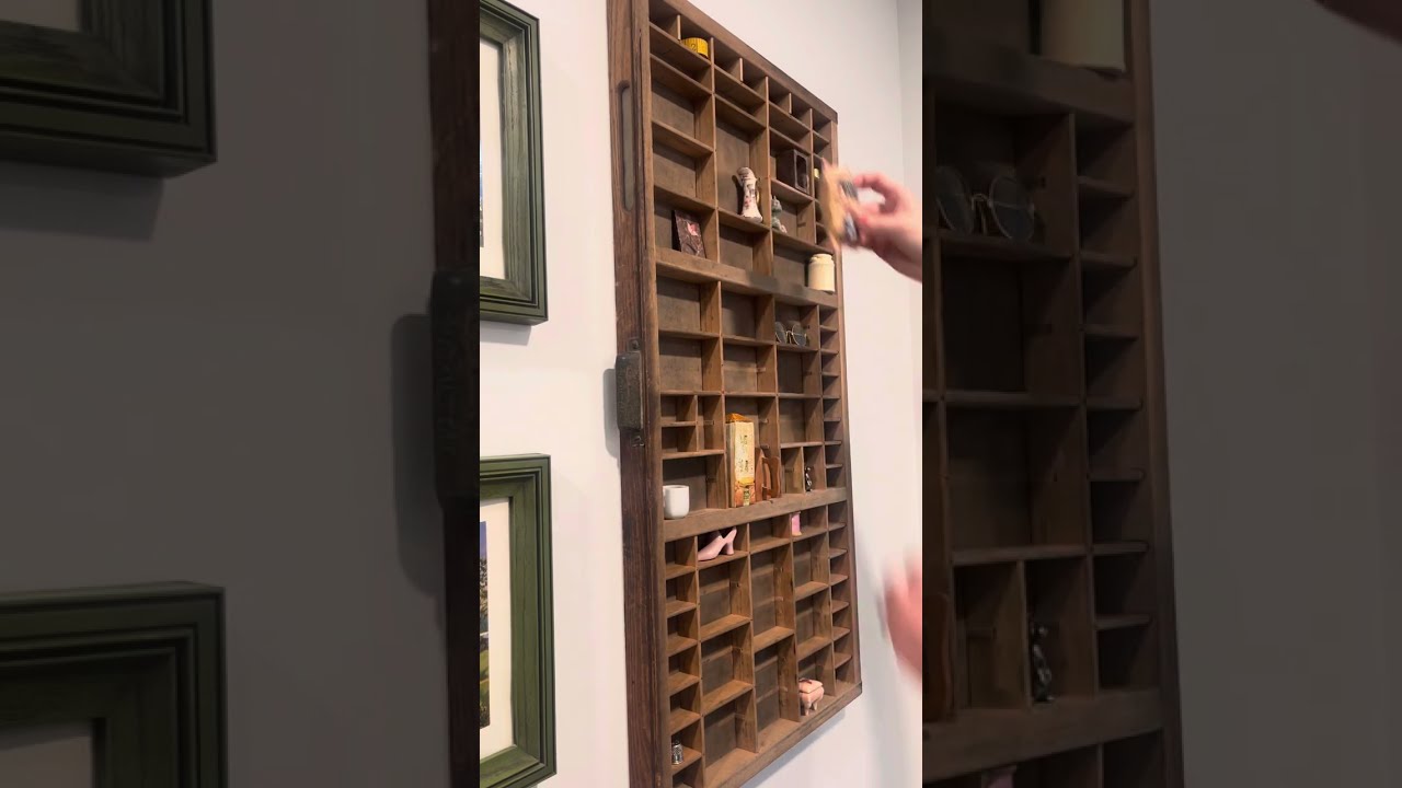 Come hang and decorate my trinket shelf with me! ￼