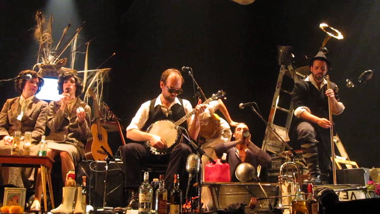 L'Orchestre D'Hommes-Orchestres - Chocolate Jesus (Tom Waits cover)