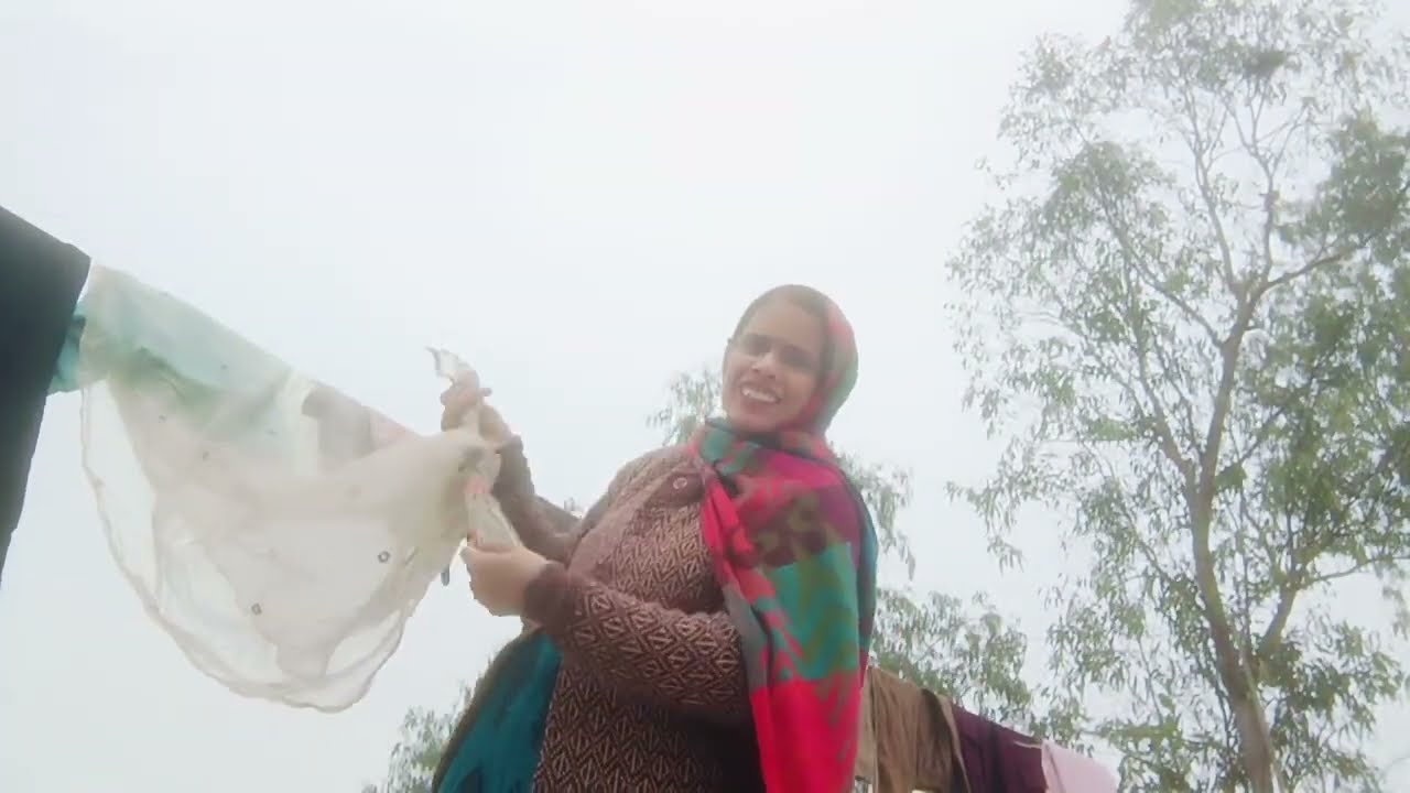 मैंने कपड़े सुखाने डाले 