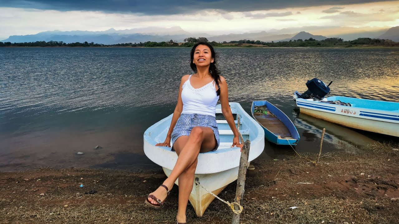 Lago Miguel Alemán (Presa Temascal). Cerro Mojarra (Capilla), Acatlán de Pérez Figueroa, Oaxaca.