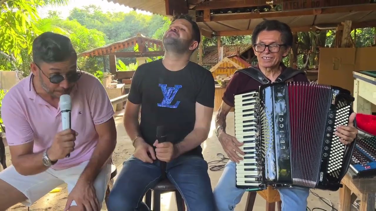 O sanfoneiro SIMÃO MÃO BOBA bota QUENTE pra CIMA dos seus FILHOS ao VIVO tocando FORRÓ pé de SERRA