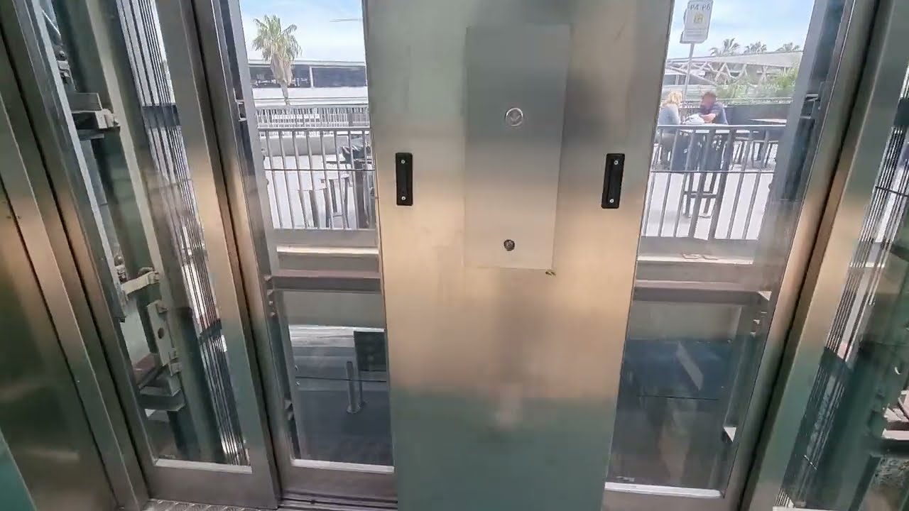 2 AMAZING MITSUBISHI elevators @ Valencia Airport (VLC), Subwaystation & Departures (Spain)