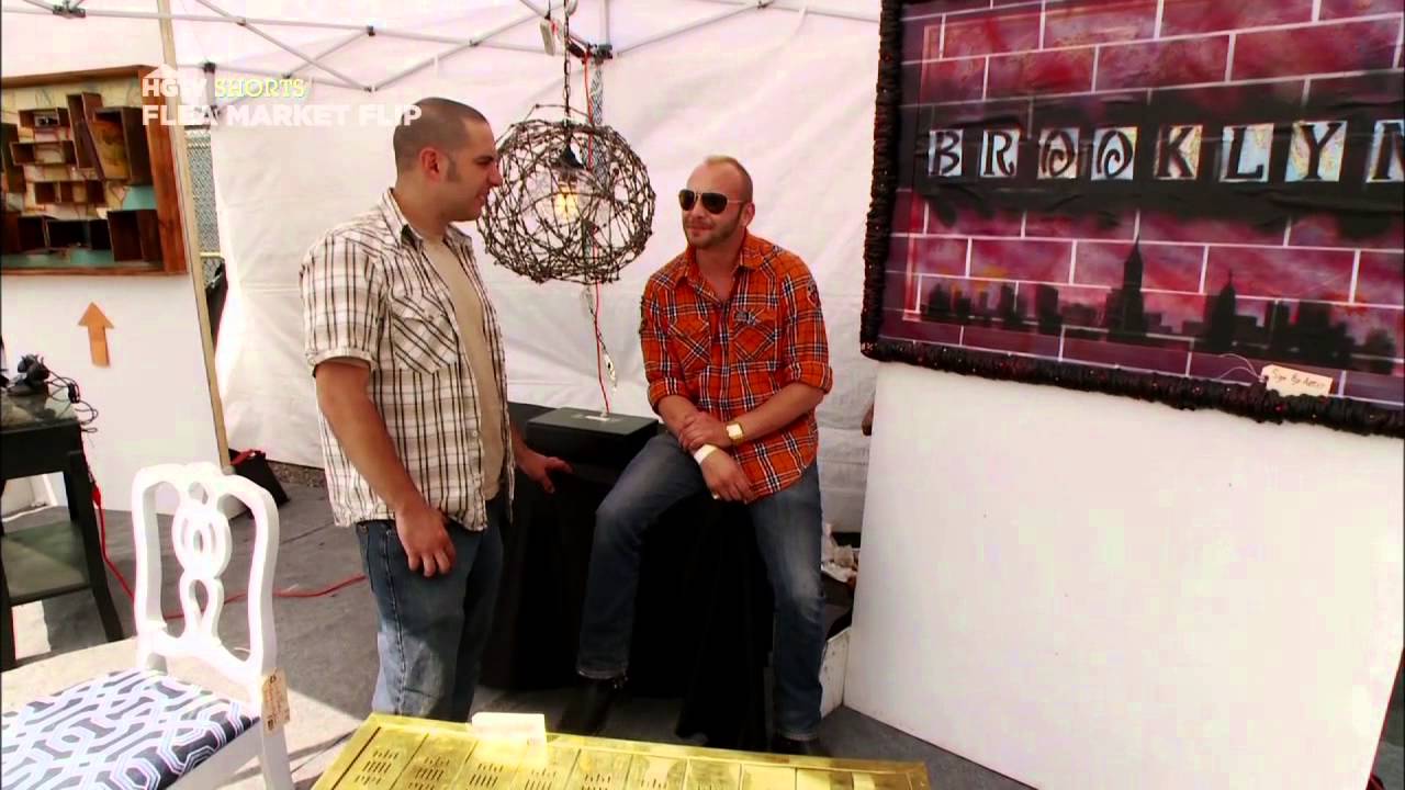 Guys vs Gals in Photo Finish | Flea Market Flip | HGTV Asia