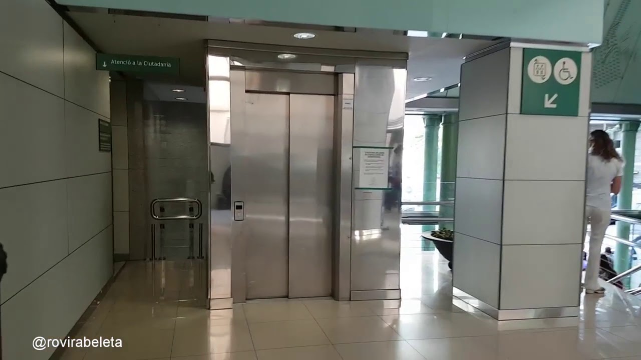 El elevador vertical de un hospital, por VEO