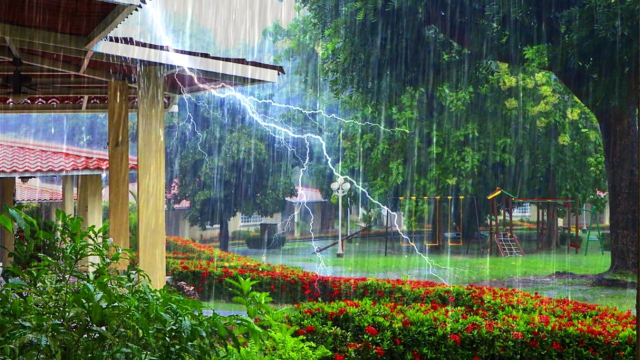 Thunderstorm in Town – 5 Hours of Heavy Rain & Deep Thunder Rumble