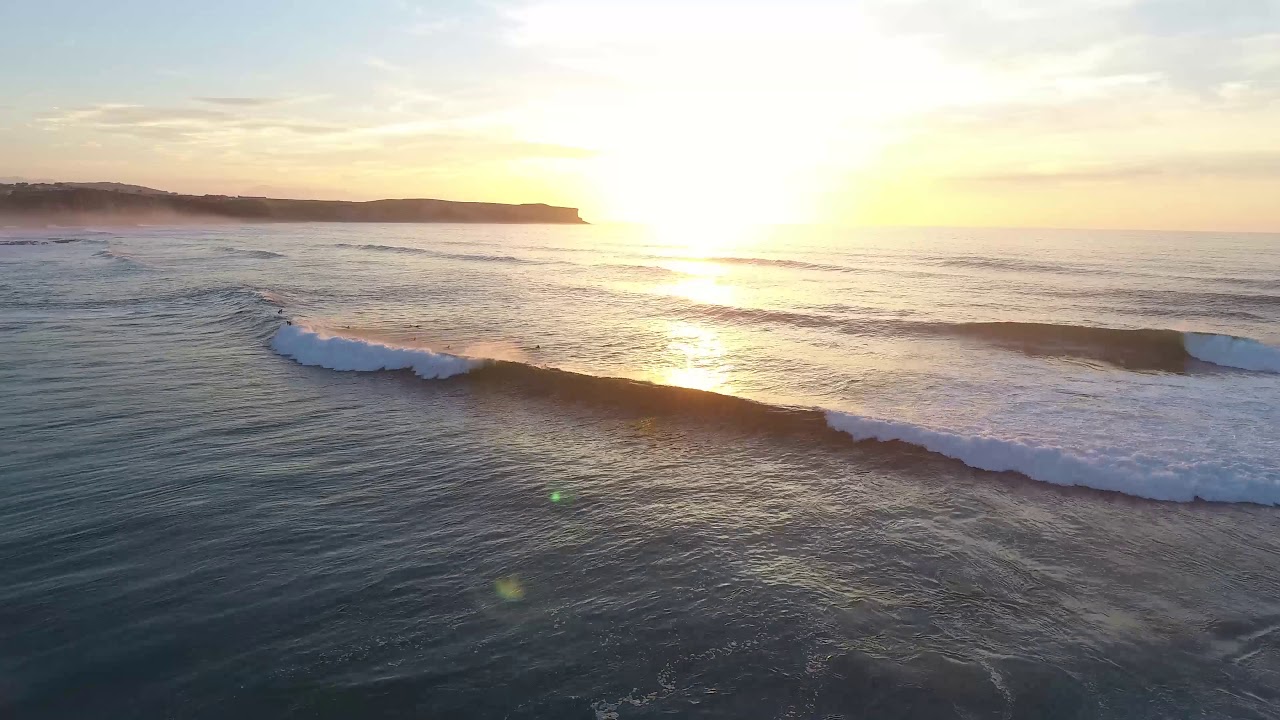 Magnifica sesión de surf en la playa de los Locos al atardecer