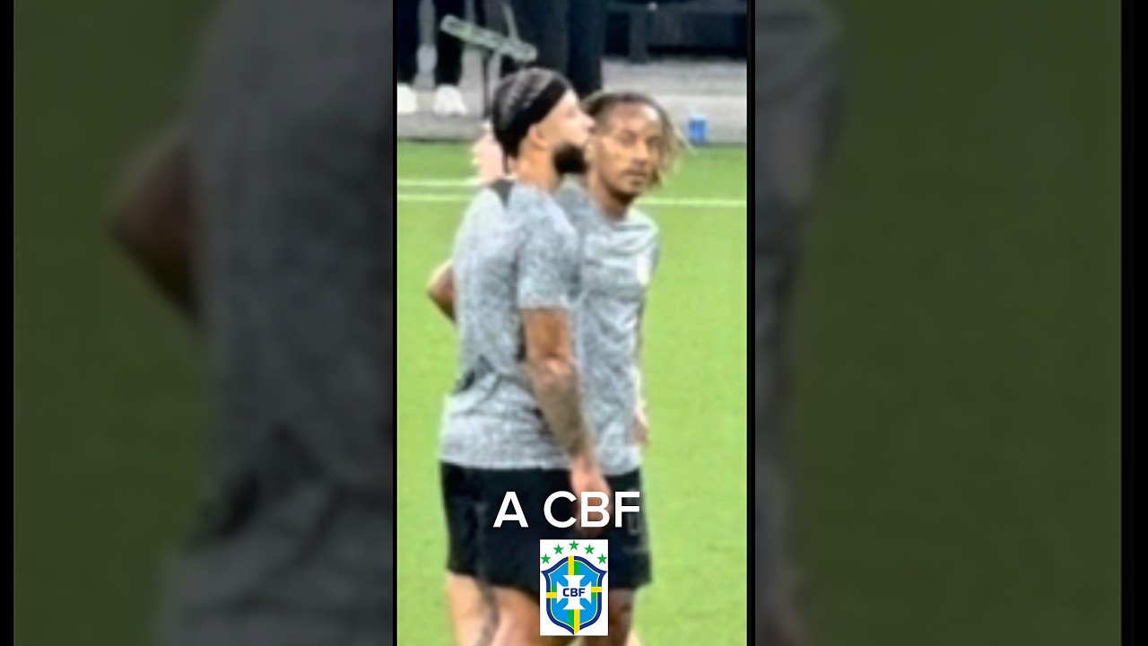 Memphis brincando com a bola no aquecimento…
