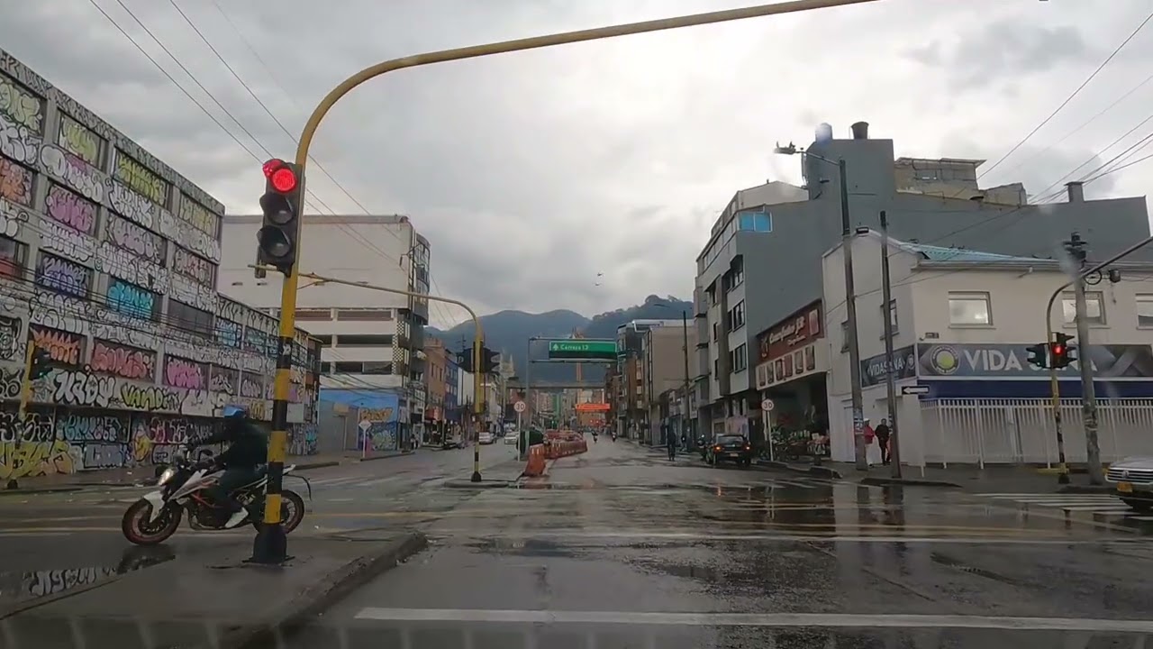 BOGOTÁ,  SUBIENDO POR LA CALLE 63