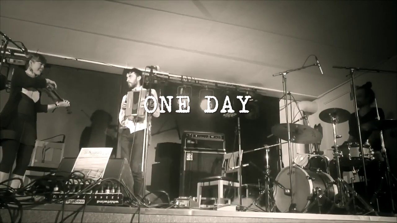 ONE DAY - Claudia Schwab