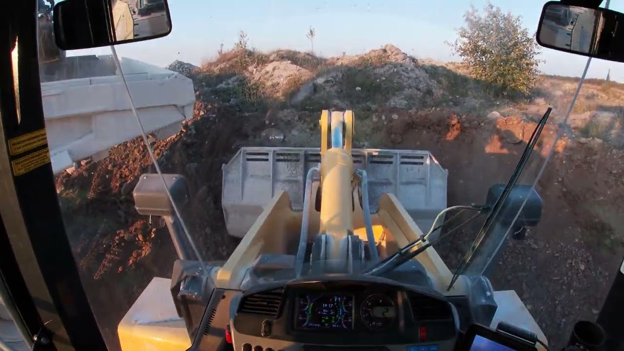 Komatsu WA600-8