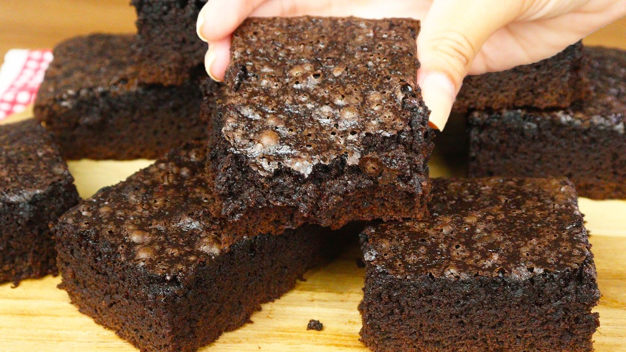 RECEITA DE BROWNIE SUPER FÁCIL! |  Sem manteiga, sem batedeira