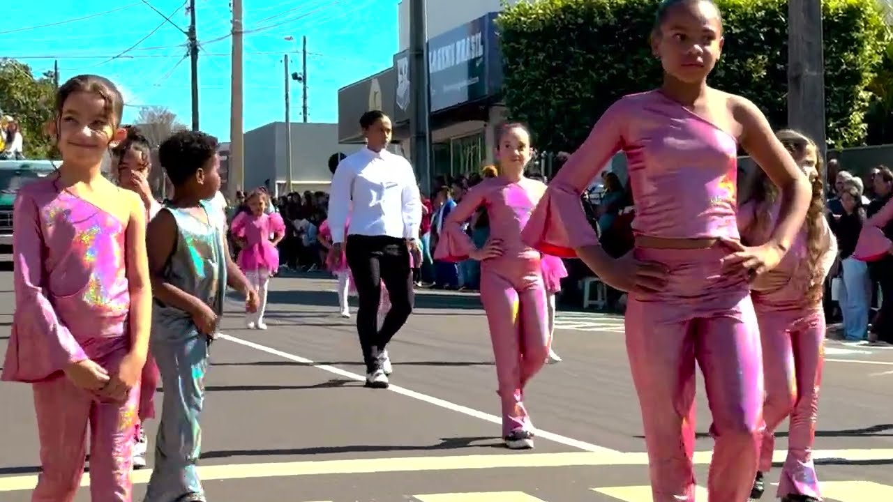 DESFILE CÍVICO CRUZEIRO DO OESTE 2025 - 73 ANOS.