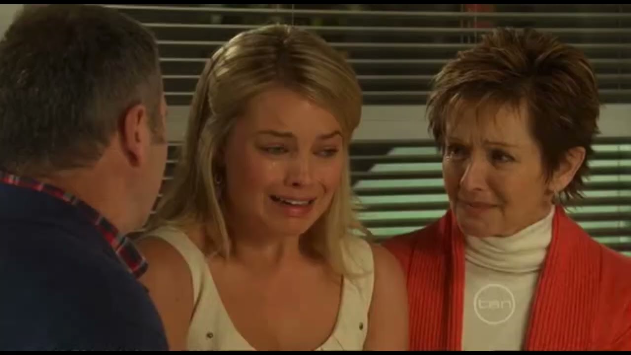 Margot Robbie on Neighbours - Donna grieves for Ringo (2010)