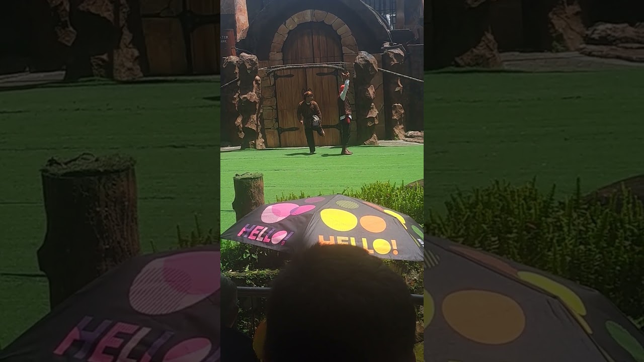 Penampilan siang hari (drama kabaret hewan) di lembang park zoo 