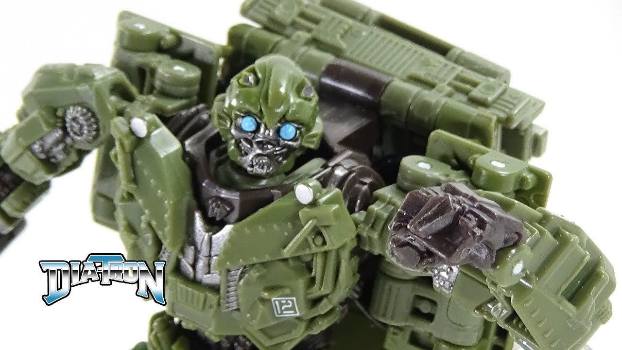 DIA-REVIEW STUDIO SERIES-26 WWII BUMBLEBEE